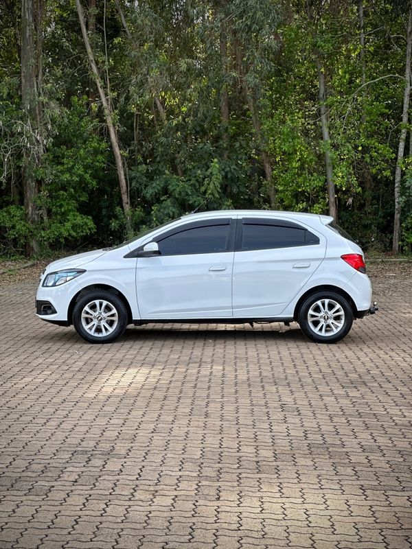 Chevrolet ONIX LTZ 1.4 2014 NEUMANN VEÍCULOS ARROIO DO MEIO / Carros no Vale Chevrolet ONIX LTZ 1.4 2014 NEUMANN VEÍCULOS ARROIO DO MEIO / Carros no Vale