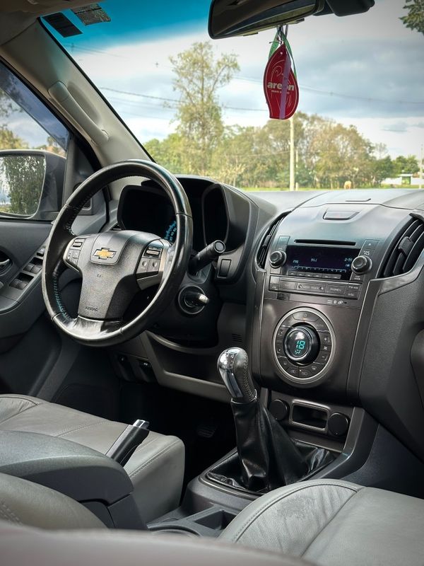 Chevrolet S10 LTZ 2.4 2013 NEUMANN VEÍCULOS ARROIO DO MEIO / Carros no Vale Chevrolet S10 LTZ 2.4 2013 NEUMANN VEÍCULOS ARROIO DO MEIO / Carros no Vale