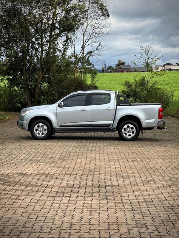 Chevrolet S10 LTZ 2.4 2013 NEUMANN VEÍCULOS ARROIO DO MEIO / Carros no Vale Chevrolet S10 LTZ 2.4 2013 NEUMANN VEÍCULOS ARROIO DO MEIO / Carros no Vale
