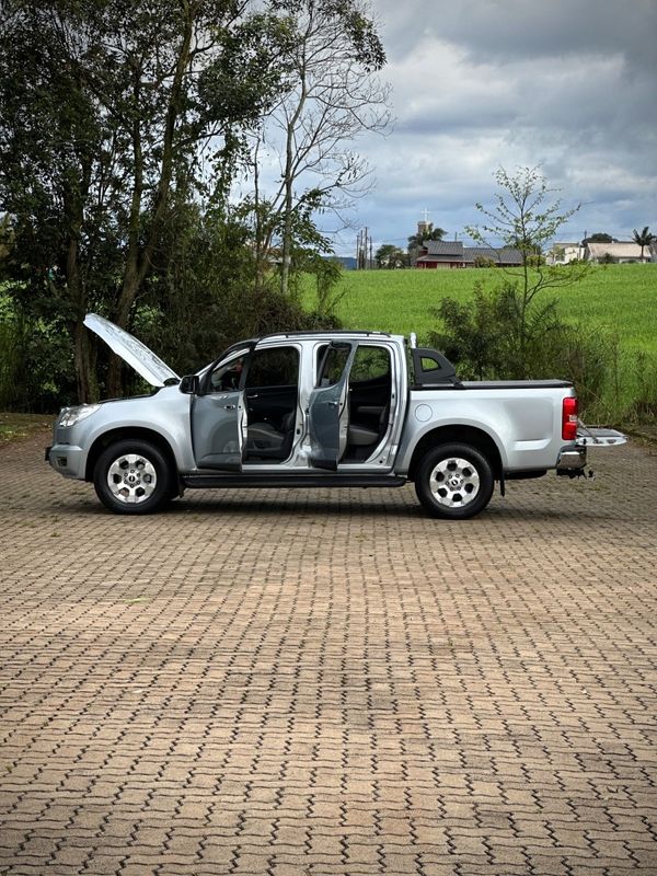 Chevrolet S10 LTZ 2.4 2013 NEUMANN VEÍCULOS ARROIO DO MEIO / Carros no Vale Chevrolet S10 LTZ 2.4 2013 NEUMANN VEÍCULOS ARROIO DO MEIO / Carros no Vale