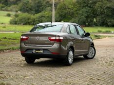 Fiat GRAND SIENA ESSENCE 1.6 2015 NEUMANN VEÍCULOS ARROIO DO MEIO / Carros no Vale