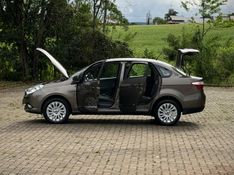 Fiat GRAND SIENA ESSENCE 1.6 2015 NEUMANN VEÍCULOS ARROIO DO MEIO / Carros no Vale