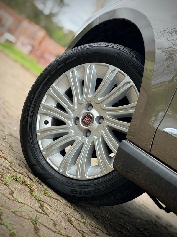 Fiat GRAND SIENA ESSENCE 1.6 2015 NEUMANN VEÍCULOS ARROIO DO MEIO / Carros no Vale Fiat GRAND SIENA ESSENCE 1.6 2015 NEUMANN VEÍCULOS ARROIO DO MEIO / Carros no Vale
