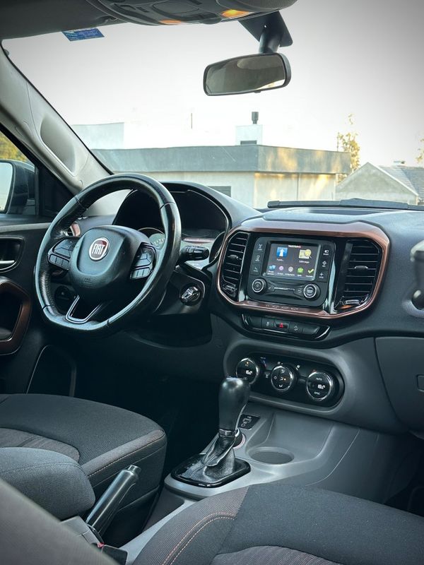 Fiat TORO VOLCANO 2.0 2018 NEUMANN VEÍCULOS ARROIO DO MEIO / Carros no Vale