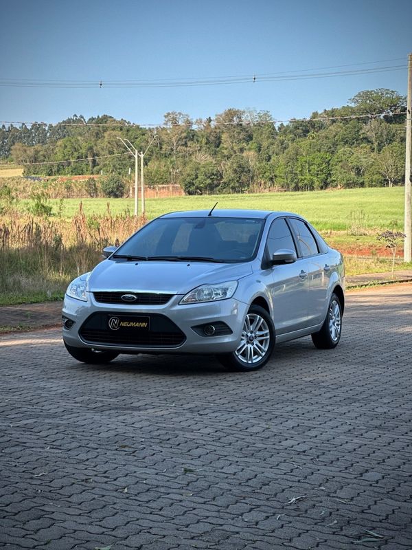 Ford FOCUS SEDAN 2.0 2013 NEUMANN VEÍCULOS ARROIO DO MEIO / Carros no Vale