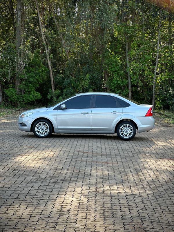 Ford FOCUS SEDAN 2.0 2013 NEUMANN VEÍCULOS ARROIO DO MEIO / Carros no Vale