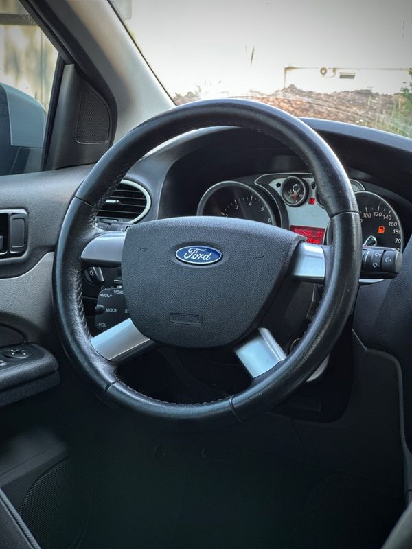 Ford FOCUS SEDAN 2.0 2013 NEUMANN VEÍCULOS ARROIO DO MEIO / Carros no Vale