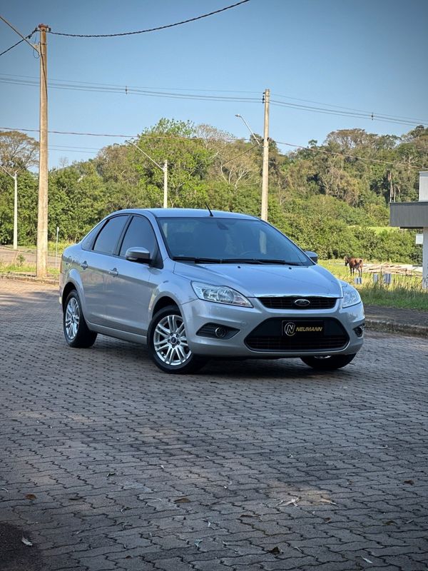 Ford FOCUS SEDAN 2.0 2013 NEUMANN VEÍCULOS ARROIO DO MEIO / Carros no Vale