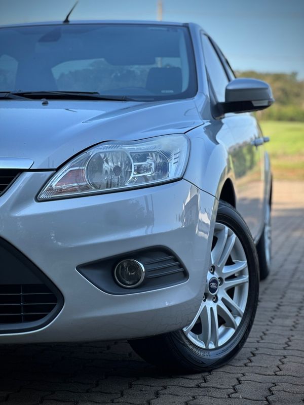 Ford FOCUS SEDAN 2.0 2013 NEUMANN VEÍCULOS ARROIO DO MEIO / Carros no Vale