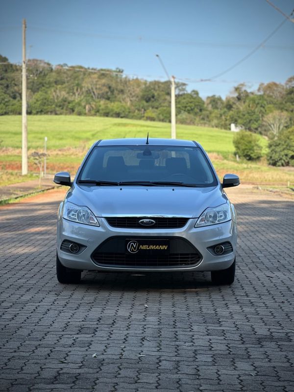 Ford FOCUS SEDAN 2.0 2013 NEUMANN VEÍCULOS ARROIO DO MEIO / Carros no Vale