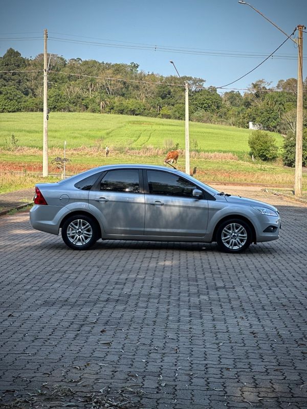 Ford FOCUS SEDAN 2.0 2013 NEUMANN VEÍCULOS ARROIO DO MEIO / Carros no Vale