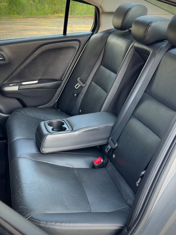 Honda CITY EXL 2015 NEUMANN VEÍCULOS ARROIO DO MEIO / Carros no Vale