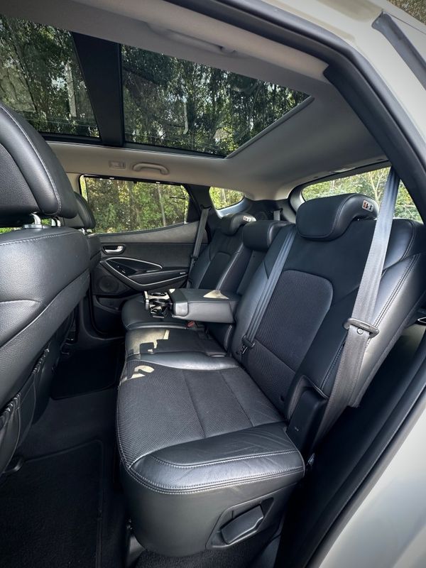 Hyundai SANTA FÉ 3.3 V6 2015 NEUMANN VEÍCULOS ARROIO DO MEIO / Carros no Vale Hyundai SANTA FÉ 3.3 V6 2015 NEUMANN VEÍCULOS ARROIO DO MEIO / Carros no Vale