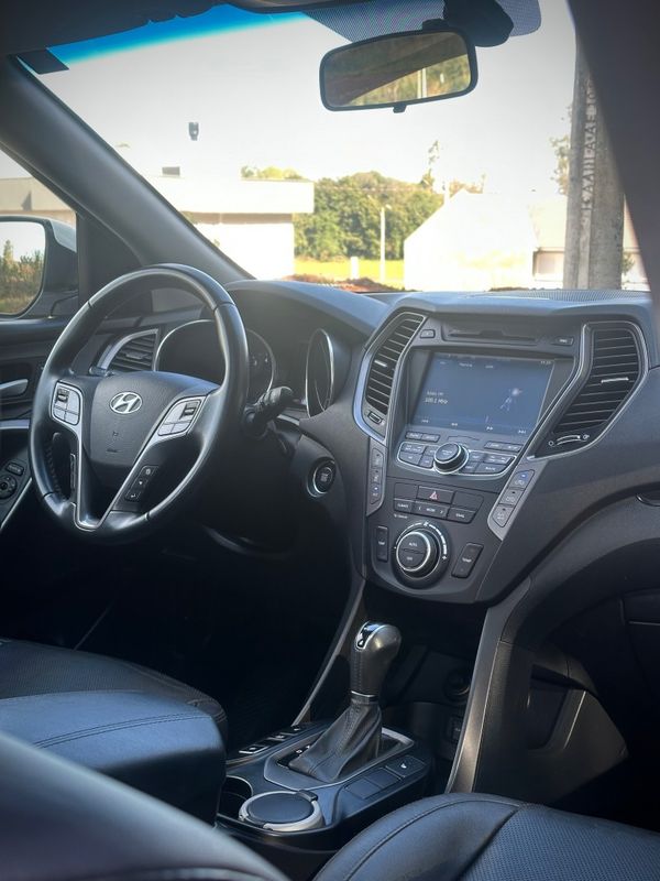 Hyundai SANTA FÉ 3.3 V6 2015 NEUMANN VEÍCULOS ARROIO DO MEIO / Carros no Vale Hyundai SANTA FÉ 3.3 V6 2015 NEUMANN VEÍCULOS ARROIO DO MEIO / Carros no Vale