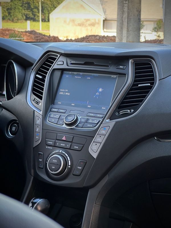 Hyundai SANTA FÉ 3.3 V6 2015 NEUMANN VEÍCULOS ARROIO DO MEIO / Carros no Vale Hyundai SANTA FÉ 3.3 V6 2015 NEUMANN VEÍCULOS ARROIO DO MEIO / Carros no Vale