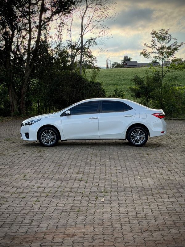 Toyota COROLLA ALTIS 2.0 2015 NEUMANN VEÍCULOS ARROIO DO MEIO / Carros no Vale