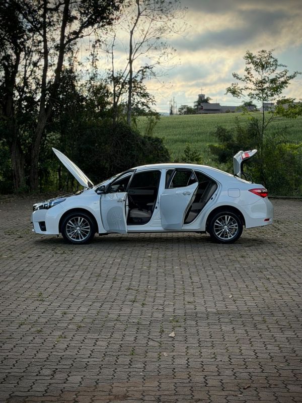 Toyota COROLLA ALTIS 2.0 2015 NEUMANN VEÍCULOS ARROIO DO MEIO / Carros no Vale