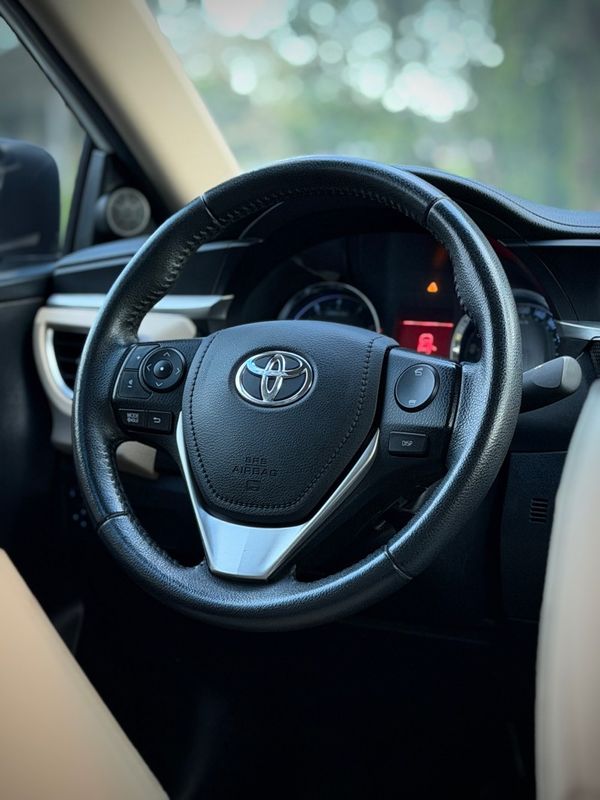 Toyota COROLLA ALTIS 2.0 2015 NEUMANN VEÍCULOS ARROIO DO MEIO / Carros no Vale