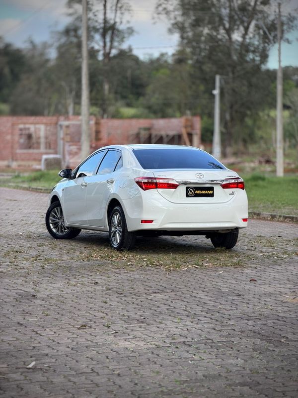 Toyota COROLLA ALTIS 2.0 2015 NEUMANN VEÍCULOS ARROIO DO MEIO / Carros no Vale