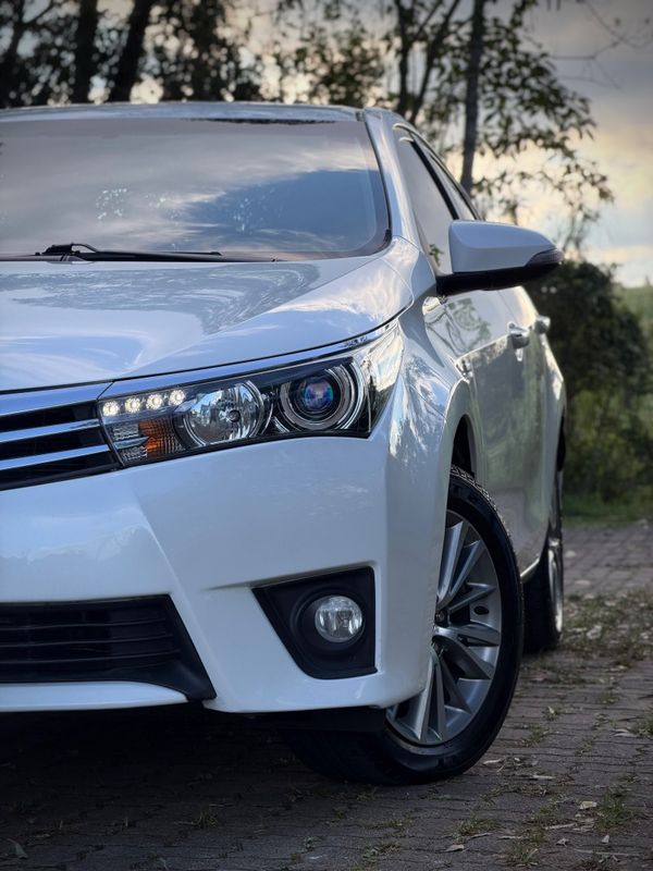 Toyota COROLLA ALTIS 2.0 2015 NEUMANN VEÍCULOS ARROIO DO MEIO / Carros no Vale
