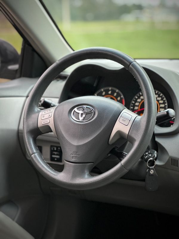 Toyota COROLLA XEi 1.8 2010 NEUMANN VEÍCULOS ARROIO DO MEIO / Carros no Vale
