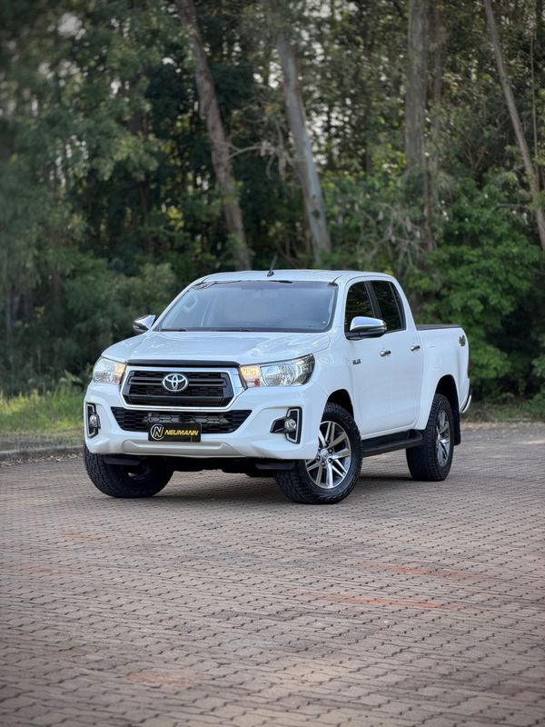 Toyota HILUX CAB.DUPLA SRV 2.8 TB 2019 NEUMANN VEÍCULOS ARROIO DO MEIO / Carros no Vale