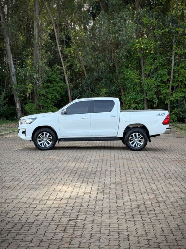 Toyota HILUX CAB.DUPLA SRV 2.8 TB 2019 NEUMANN VEÍCULOS ARROIO DO MEIO / Carros no Vale
