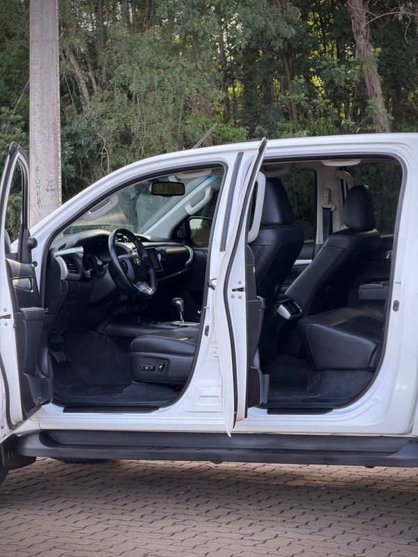 Toyota HILUX CAB.DUPLA SRV 2.8 TB 2019 NEUMANN VEÍCULOS ARROIO DO MEIO / Carros no Vale
