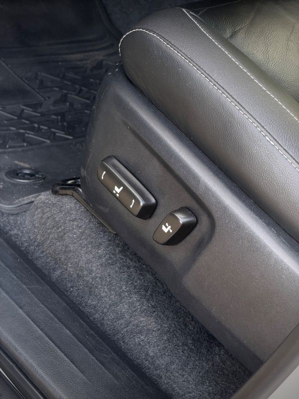 Toyota HILUX CAB.DUPLA SRV 2.8 TB 2019 NEUMANN VEÍCULOS ARROIO DO MEIO / Carros no Vale