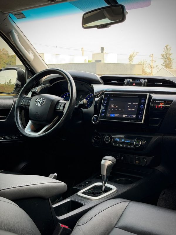 Toyota HILUX CAB.DUPLA SRV 2.8 TB 2019 NEUMANN VEÍCULOS ARROIO DO MEIO / Carros no Vale
