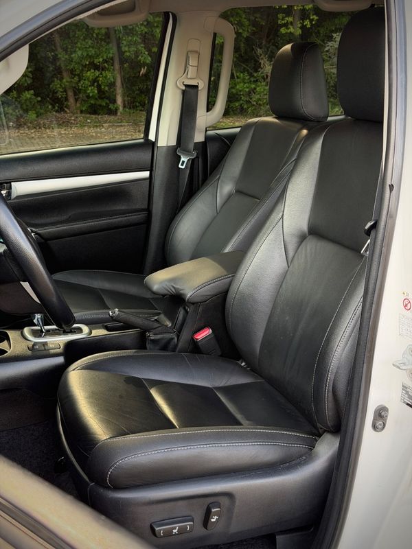 Toyota HILUX CAB.DUPLA SRV 2.8 TB 2019 NEUMANN VEÍCULOS ARROIO DO MEIO / Carros no Vale
