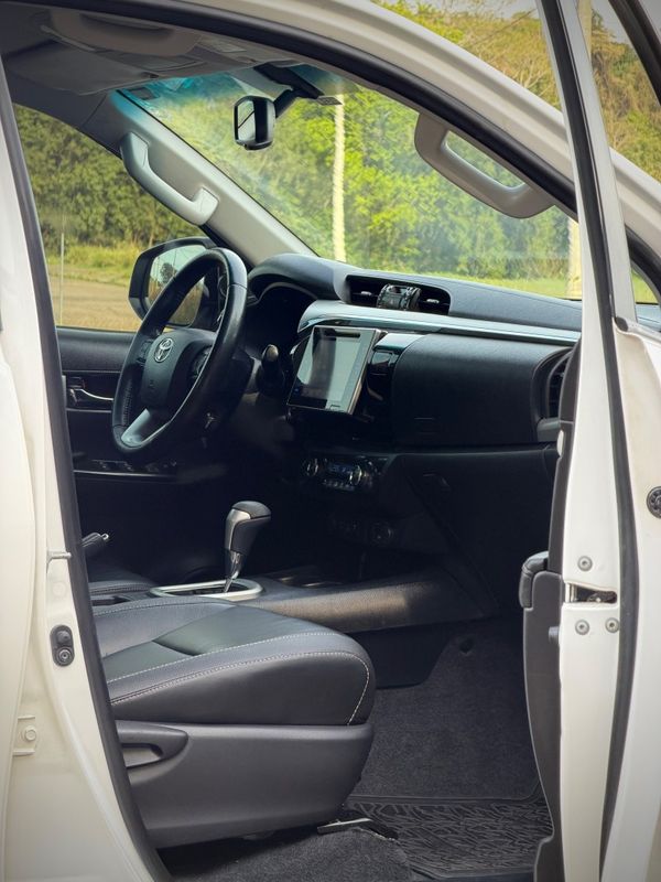 Toyota HILUX CAB.DUPLA SRV 2.8 TB 2019 NEUMANN VEÍCULOS ARROIO DO MEIO / Carros no Vale
