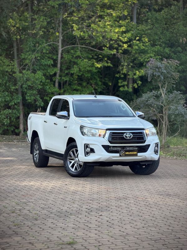 Toyota HILUX CAB.DUPLA SRV 2.8 TB 2019 NEUMANN VEÍCULOS ARROIO DO MEIO / Carros no Vale