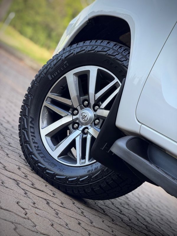 Toyota HILUX CAB.DUPLA SRV 2.8 TB 2019 NEUMANN VEÍCULOS ARROIO DO MEIO / Carros no Vale