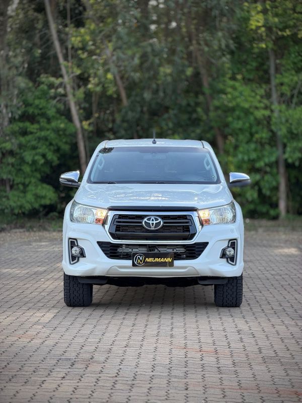 Toyota HILUX CAB.DUPLA SRV 2.8 TB 2019 NEUMANN VEÍCULOS ARROIO DO MEIO / Carros no Vale
