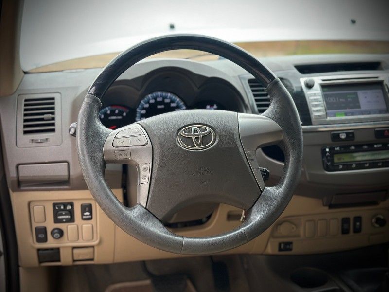 Toyota HILUX SW4 SRV 3.0 2013 NEUMANN VEÍCULOS ARROIO DO MEIO / Carros no Vale Toyota HILUX SW4 SRV 3.0 2013 NEUMANN VEÍCULOS ARROIO DO MEIO / Carros no Vale