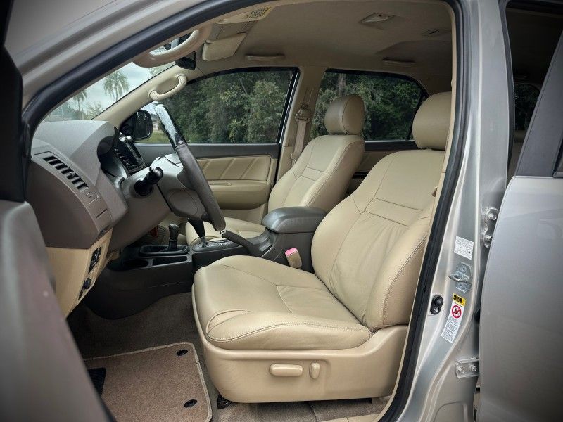 Toyota HILUX SW4 SRV 3.0 2013 NEUMANN VEÍCULOS ARROIO DO MEIO / Carros no Vale Toyota HILUX SW4 SRV 3.0 2013 NEUMANN VEÍCULOS ARROIO DO MEIO / Carros no Vale