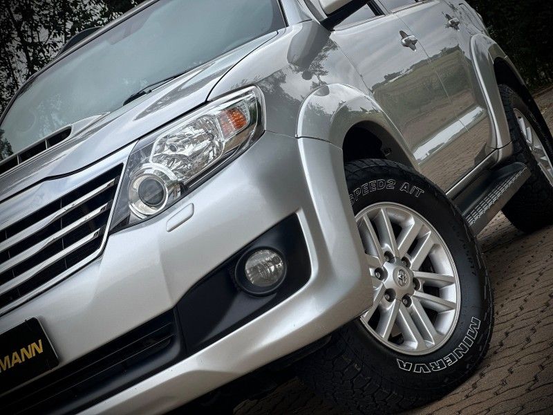 Toyota HILUX SW4 SRV 3.0 2013 NEUMANN VEÍCULOS ARROIO DO MEIO / Carros no Vale Toyota HILUX SW4 SRV 3.0 2013 NEUMANN VEÍCULOS ARROIO DO MEIO / Carros no Vale