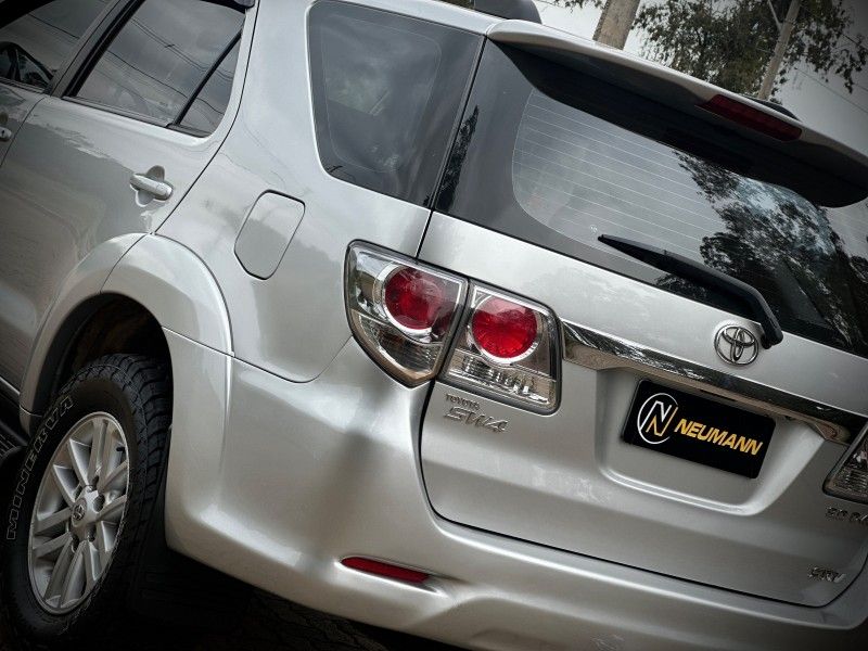 Toyota HILUX SW4 SRV 3.0 2013 NEUMANN VEÍCULOS ARROIO DO MEIO / Carros no Vale Toyota HILUX SW4 SRV 3.0 2013 NEUMANN VEÍCULOS ARROIO DO MEIO / Carros no Vale