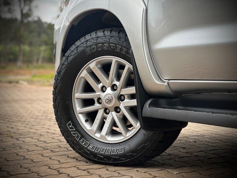 Toyota HILUX SW4 SRV 3.0 2013 NEUMANN VEÍCULOS ARROIO DO MEIO / Carros no Vale Toyota HILUX SW4 SRV 3.0 2013 NEUMANN VEÍCULOS ARROIO DO MEIO / Carros no Vale
