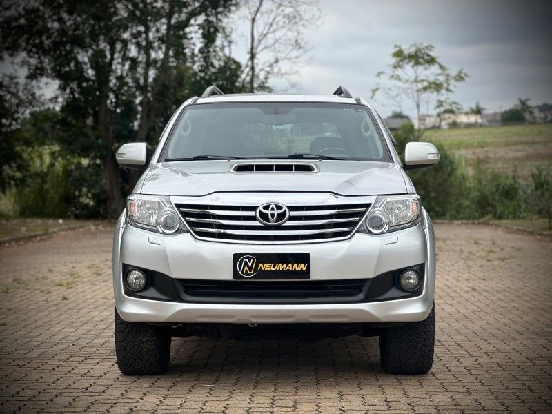 Toyota HILUX SW4 SRV 3.0 2013 NEUMANN VEÍCULOS ARROIO DO MEIO / Carros no Vale Toyota HILUX SW4 SRV 3.0 2013 NEUMANN VEÍCULOS ARROIO DO MEIO / Carros no Vale