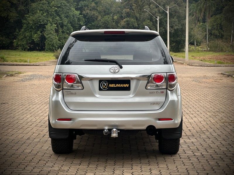 Toyota HILUX SW4 SRV 3.0 2013 NEUMANN VEÍCULOS ARROIO DO MEIO / Carros no Vale Toyota HILUX SW4 SRV 3.0 2013 NEUMANN VEÍCULOS ARROIO DO MEIO / Carros no Vale
