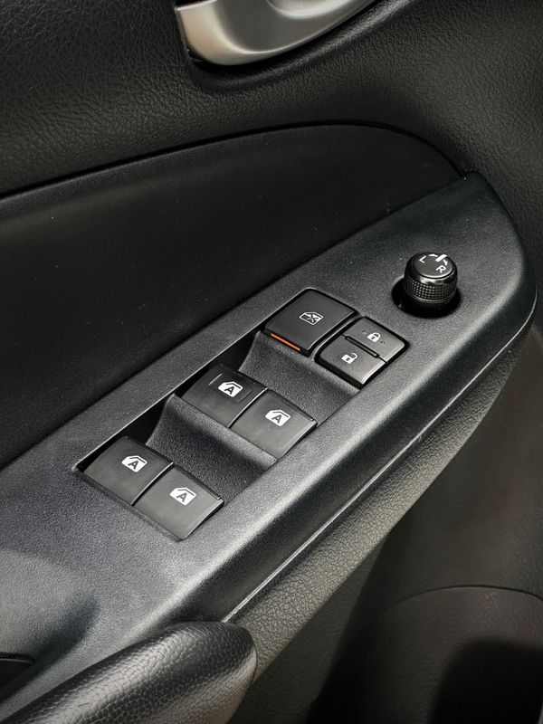 Toyota YARIS XL 1.3 2019 NEUMANN VEÍCULOS ARROIO DO MEIO / Carros no Vale Toyota YARIS XL 1.3 2019 NEUMANN VEÍCULOS ARROIO DO MEIO / Carros no Vale
