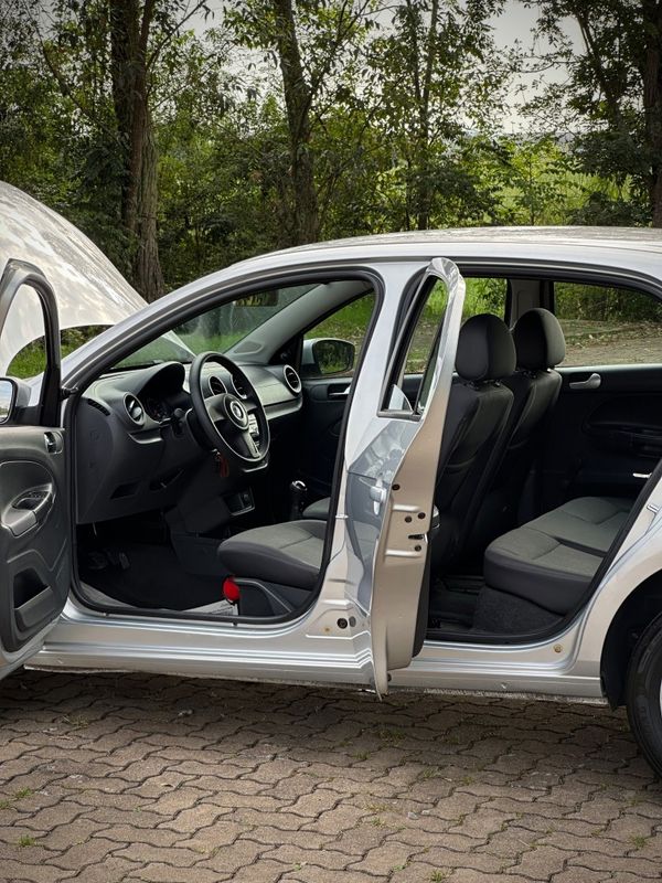 Volkswagen GOL CITY 1.0Mi 2014 NEUMANN VEÍCULOS ARROIO DO MEIO / Carros no Vale
