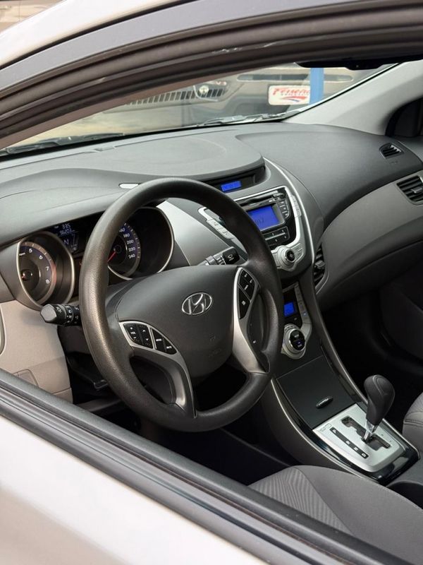Hyundai ELANTRA GLS 1.8 2013 FERREIRA VEÍCULOS VENÂNCIO AIRES / Carros no Vale