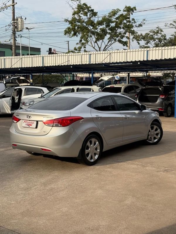 Hyundai ELANTRA GLS 1.8 2013 FERREIRA VEÍCULOS VENÂNCIO AIRES / Carros no Vale