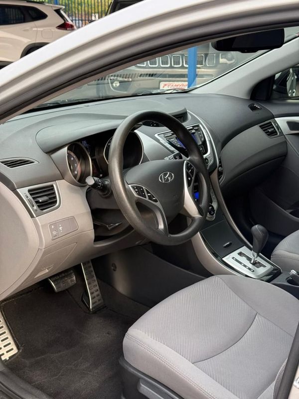 Hyundai ELANTRA GLS 1.8 2013 FERREIRA VEÍCULOS VENÂNCIO AIRES / Carros no Vale