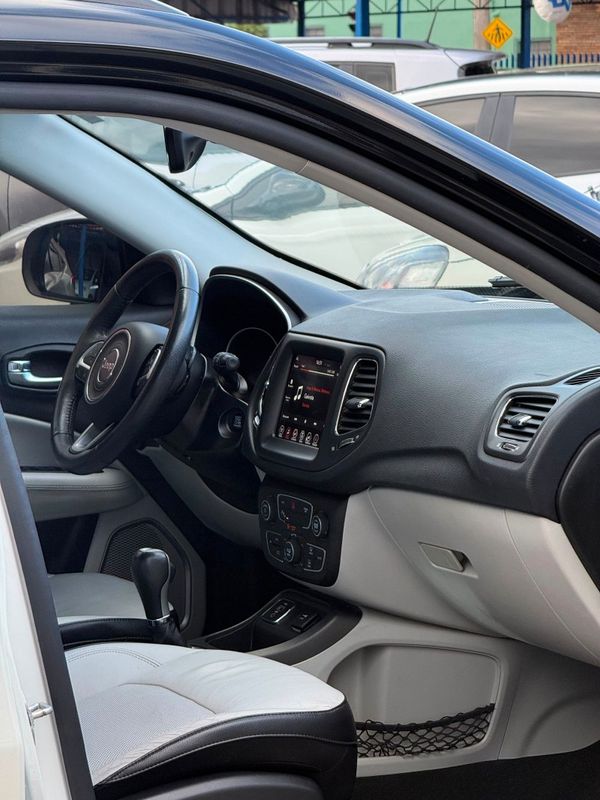 Jeep COMPASS LONGITUDE 2.0 2018 FERREIRA VEÍCULOS VENÂNCIO AIRES / Carros no Vale