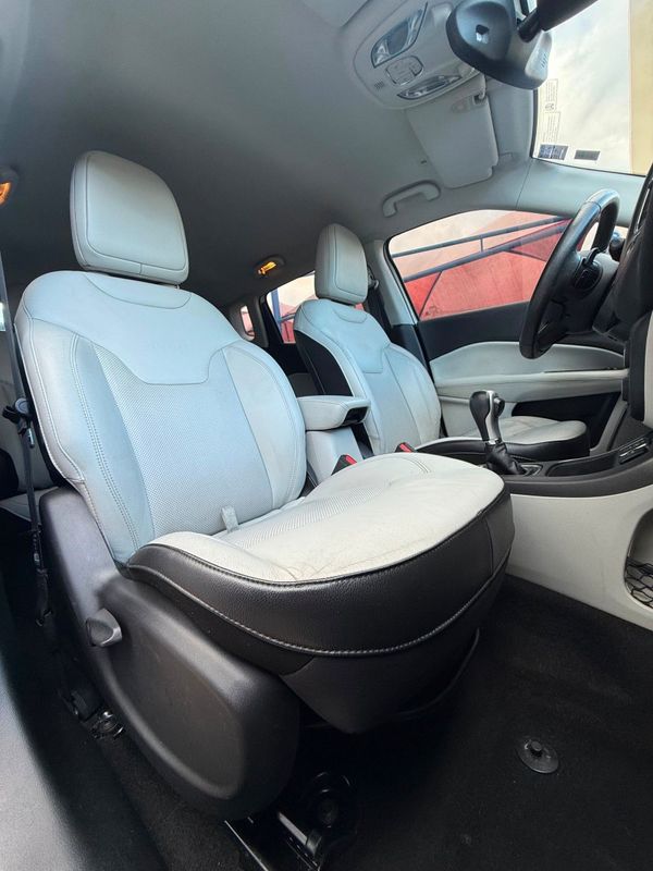 Jeep COMPASS LONGITUDE 2.0 2018 FERREIRA VEÍCULOS VENÂNCIO AIRES / Carros no Vale