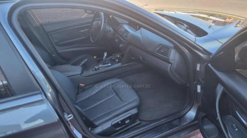 BMW 320I 2.0 16V TURBO ACTIVE 2013/2014 HUBNER MULTIMARCAS FARROUPILHA / Carros no Vale
